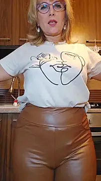 Snapshot of elacoquette chatting on October 28, 5:23 pm elacoquette online show from October 28, 5:23 pm