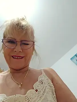 Snapshot of elacoquette chatting on June 29, 2:29 am elacoquette online show from June 29, 2:29 am