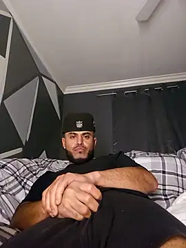 gardy8585 online show from December 8, 2:09 pm