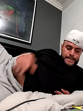 gardy8585 online show from March 22, 4:52 pm