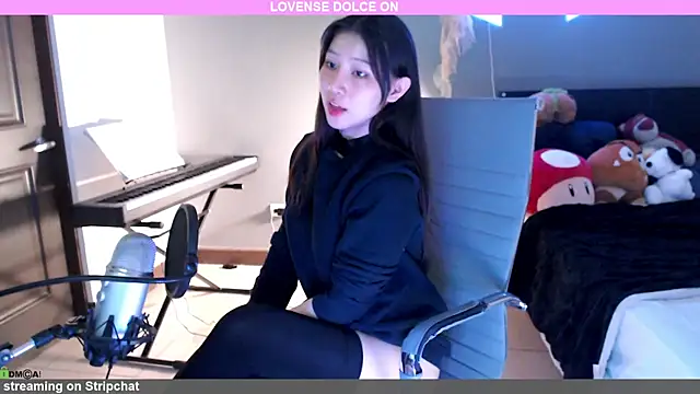 Snapshot of minarocket_ chatting on December 6, 4:01 pm minarocket  online show from December 6, 4:01 pm