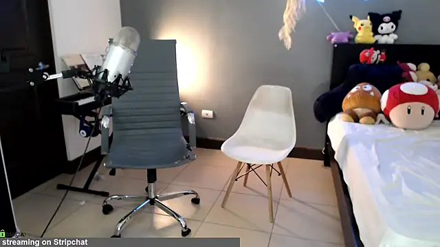 Snapshot of minarocket_ chatting on July 10, 2:39 pm minarocket online show from July 10, 2:39 pm