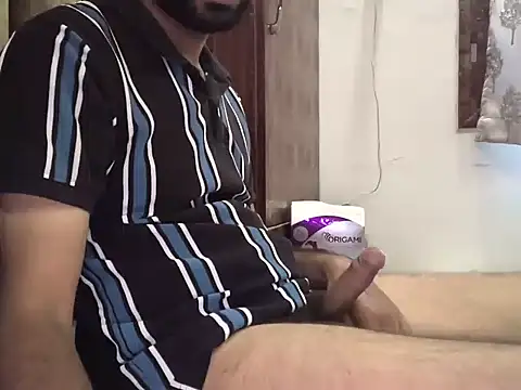 Snapshot of brownie_cake_cb chatting on May 24, 7:52 am brownie cake cb online show from May 24, 7:52 am