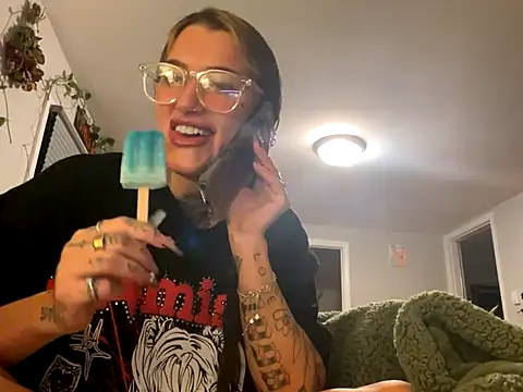 Snapshot of lexymarie chatting on October 27, 1:39 am lexymarie online show from October 27, 1:39 am