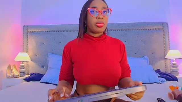 Snapshot of CaseyMoon chatting on June 19, 12:33 pm CaseyMoon online show from June 19, 12:33 pm