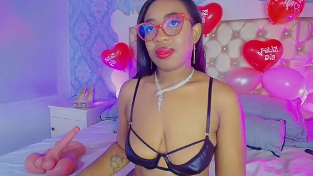 Snapshot of CaseyMoon chatting on February 14, 12:38 pm CaseyMoon online show from February 14, 12:38 pm