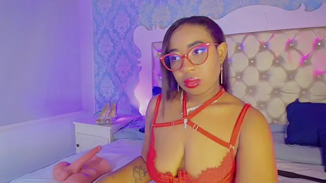 Snapshot of CaseyMoon chatting on February 16, 12:37 pm CaseyMoon online show from February 16, 12:37 pm