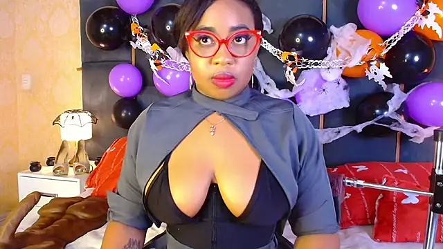 CaseyMoon online show from October 25, 12:50 pm