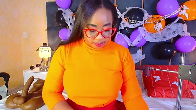 CaseyMoon online show from October 27, 12:50 pm