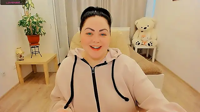 Nina Hopper online show from April 3, 1:28 pm