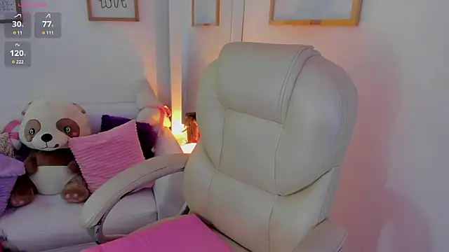 zobe love online show from April 17, 5:38 pm