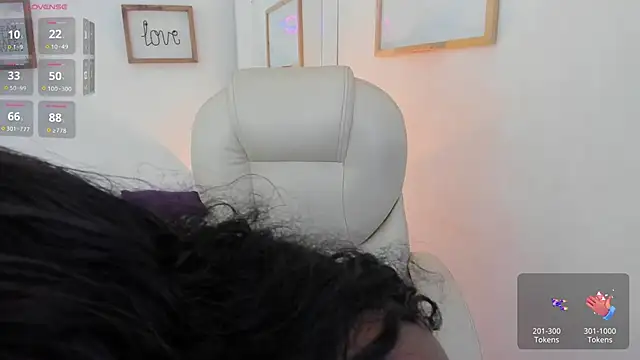 Snapshot of zobe_love chatting on June 26, 4:57 pm zobe love online show from June 26, 4:57 pm