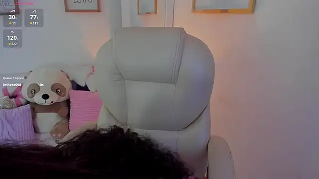 Snapshot of zobe_love chatting on April 22, 5:09 pm zobe love online show from April 22, 5:09 pm