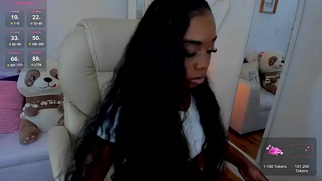 Snapshot of zobe_love chatting on February 18, 4:14 pm zobe love online show from February 18, 4:14 pm