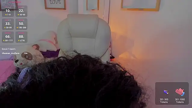 Snapshot of zobe_love chatting on January 13, 5:50 pm zobe love online show from January 13, 5:50 pm