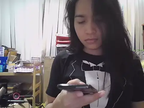 sara kimoo online show from October 2, 8:01 pm