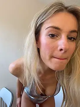 DollyDripp online show from June 18, 11:04 am