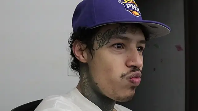 Snapshot of trieone chatting on November 29, 7:52 am trieone online show from November 29, 7:52 am