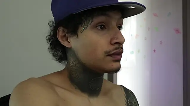 Snapshot of trieone chatting on January 19, 2:32 pm trieone online show from January 19, 2:32 pm