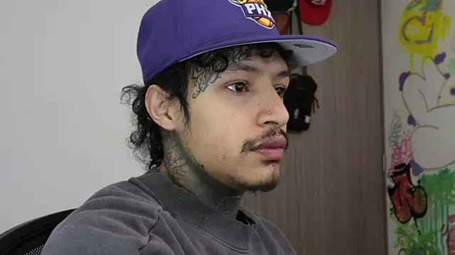 Snapshot of trieone chatting on February 21, 1:35 pm trieone online show from February 21, 1:35 pm