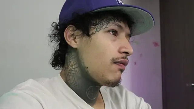 Snapshot of trieone chatting on December 19, 1:13 pm trieone online show from December 19, 1:13 pm