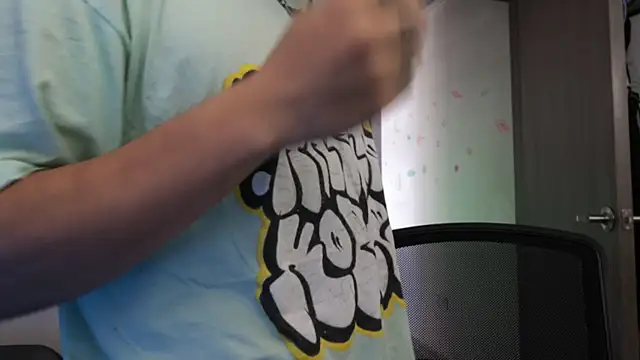 Snapshot of trieone chatting on January 18, 3:26 pm trieone online show from January 18, 3:26 pm