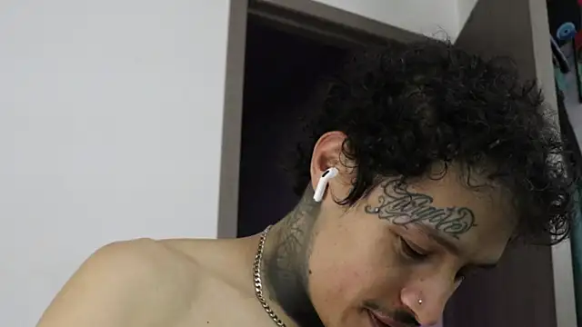 Snapshot of trieone chatting on October 22, 1:38 am trieone online show from October 22, 1:38 am