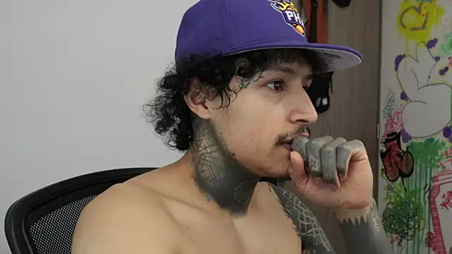 Snapshot of trieone chatting on February 13, 1:38 am trieone online show from February 13, 1:38 am