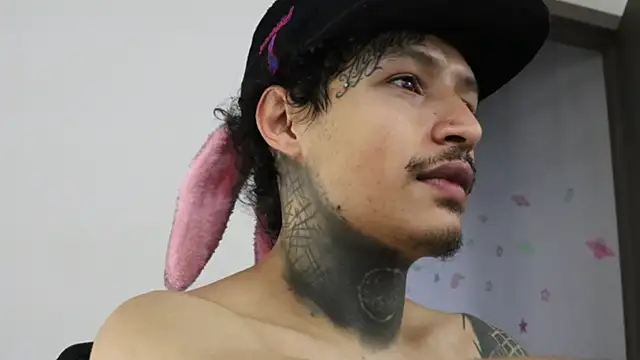 Snapshot of trieone chatting on October 26, 1:50 am trieone online show from October 26, 1:50 am