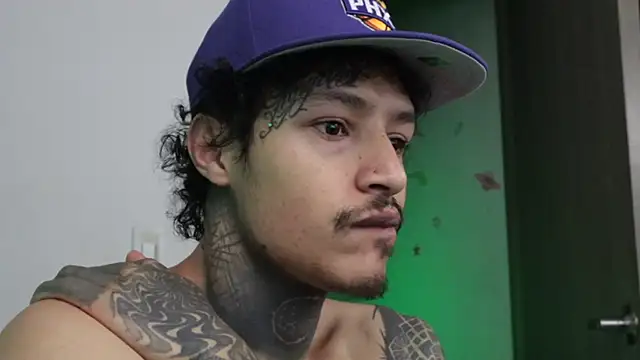 Snapshot of trieone chatting on December 5, 6:23 am trieone online show from December 5, 6:23 am