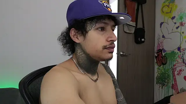 Snapshot of trieone chatting on February 5, 2:13 pm trieone online show from February 5, 2:13 pm