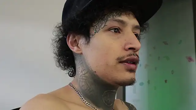 Snapshot of trieone chatting on December 14, 8:14 pm trieone online show from December 14, 8:14 pm