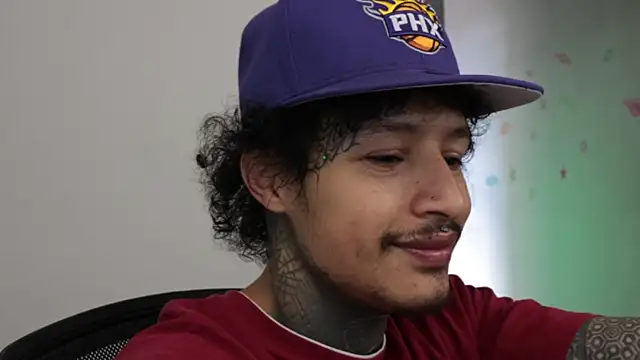 Snapshot of trieone chatting on January 17, 3:26 pm trieone online show from January 17, 3:26 pm