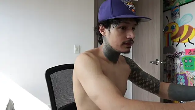 trieone online show from March 3, 2:02 pm