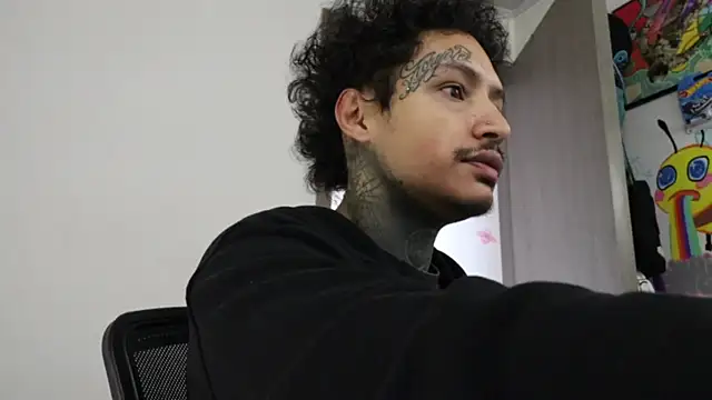 Snapshot of trieone chatting on October 15, 12:24 pm trieone online show from October 15, 12:24 pm