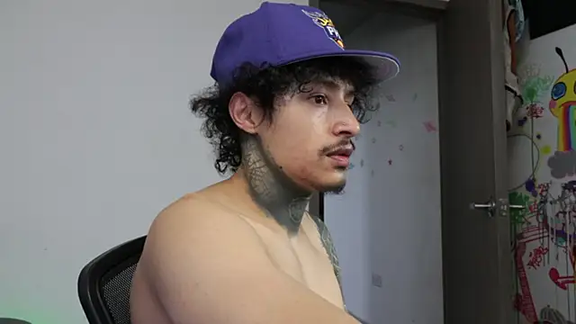 trieone online show from April 3, 11:55 pm