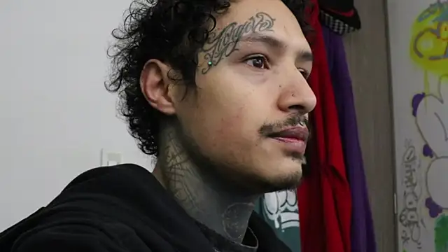 Snapshot of trieone chatting on October 30, 8:56 am trieone online show from October 30, 8:56 am