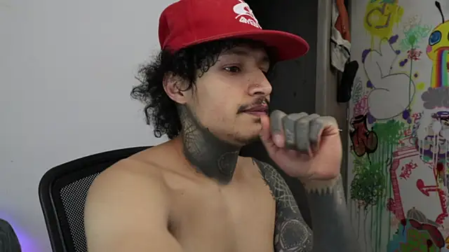 Snapshot of trieone chatting on February 19, 1:57 am trieone online show from February 19, 1:57 am