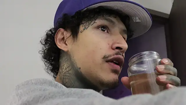 Snapshot of trieone chatting on November 20, 3:51 am trieone online show from November 20, 3:51 am