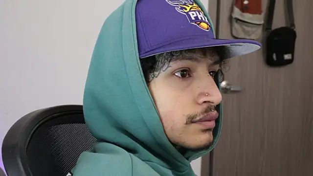 Snapshot of trieone chatting on February 19, 2:03 pm trieone online show from February 19, 2:03 pm