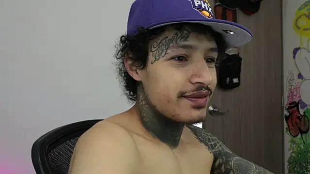 Snapshot of trieone chatting on February 8, 3:10 pm trieone online show from February 8, 3:10 pm