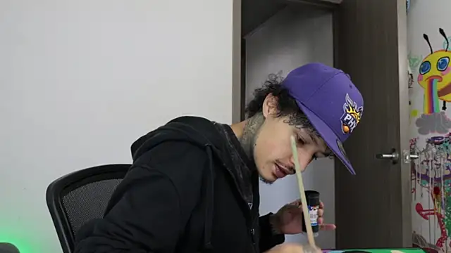 trieone online show from March 8, 2:53 pm