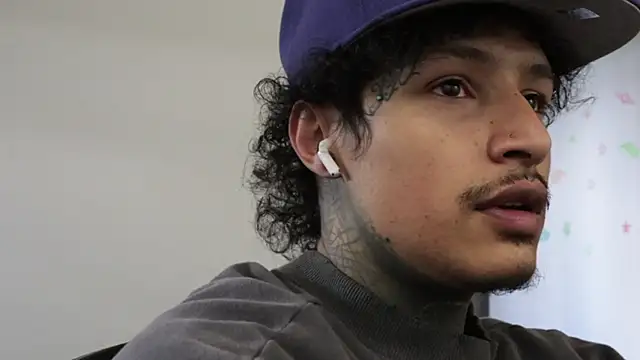 Snapshot of trieone chatting on December 17, 5:18 pm trieone online show from December 17, 5:18 pm