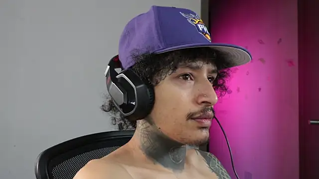 trieone online show from May 19, 10:50 pm