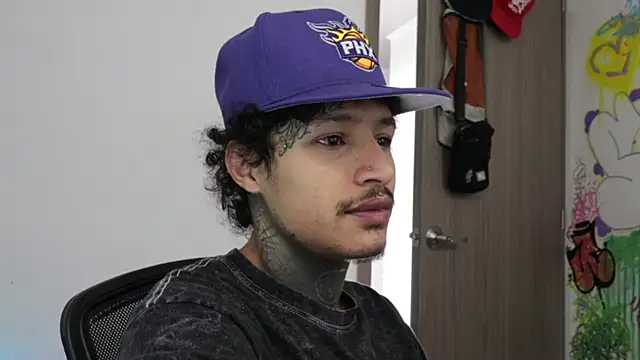 Snapshot of trieone chatting on February 10, 1:10 pm trieone online show from February 10, 1:10 pm