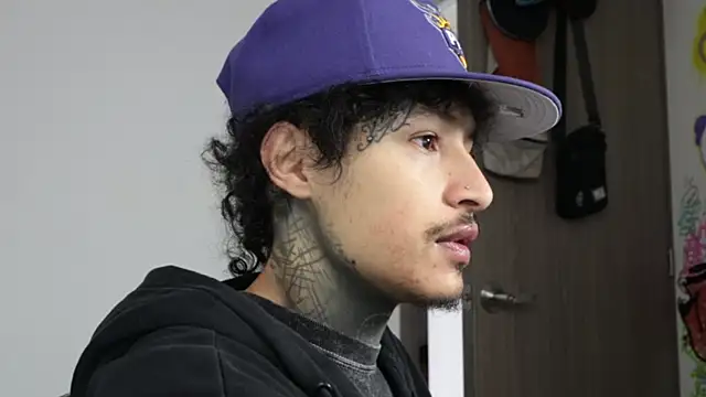 trieone online show from March 30, 1:56 pm