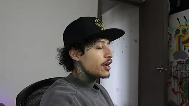 trieone online show from March 27, 2:07 pm