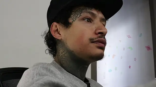 Snapshot of trieone chatting on October 20, 12:06 pm trieone online show from October 20, 12:06 pm