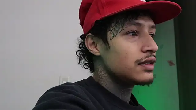 Snapshot of trieone chatting on December 15, 10:43 am trieone online show from December 15, 10:43 am