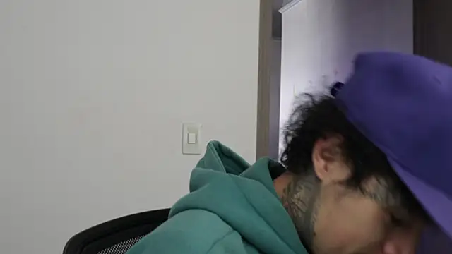 Snapshot of trieone chatting on January 12, 1:51 pm trieone online show from January 12, 1:51 pm